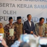 Presiden Jokowi Serahkan Sertifikat Tanah untuk Masyarakat Jawa Timur