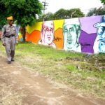 Seni Mural Ubah Wajah Stren Kali Jagir Jadi Lebih Indah