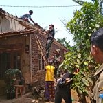 TNI AD Perbaiki 100 Rumah Warga di Lereng Gunung Wilis