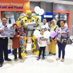 Robot Transformers Ajak Peduli Korban Tsunami Banten Di Stasiun Gubeng