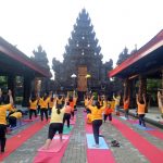 Yoga Bersama di Pura Jagat Karana