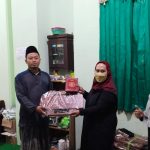 Kader Banteng Kecamatan Genteng Bagikan 100 Al-Quran dan Meja Baca untuk TPQ