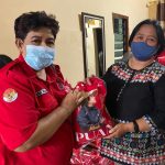 Gotong Royong Kader PDI Perjuangan Surabaya Bagikan Beras “Mbak Puan”