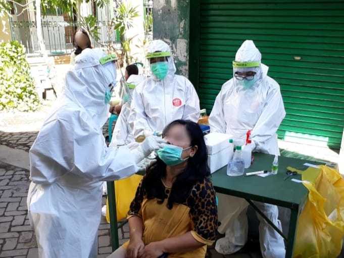 Pemkot Surabaya Terapkan Swab PCR Acak ke Perkampungan