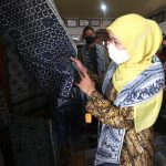 Khofifah Optimis Sentra Batik Tulis Tenun Gedog Tuban Jadi Desa Devisa