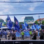 Datangi DPRD Jatim, Ribuan Buruh Tuntut Revisi UU Nomor 12 Tahun 2011 Ditolak