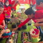 Peringati Kudatuli, Banteng Surabaya Ziarah ke Makam Pejuang Partai