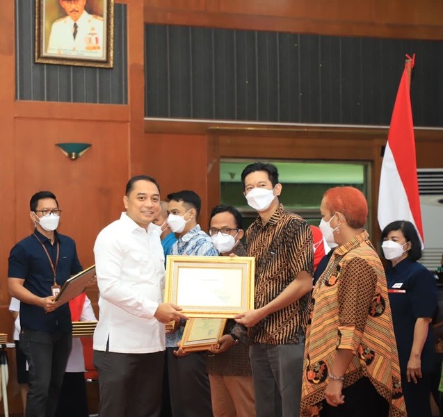 Di Hari PMI ke-77, Wali Kota Surabaya Berikan Penghargaan ke Pendonor Darah Sukarela
