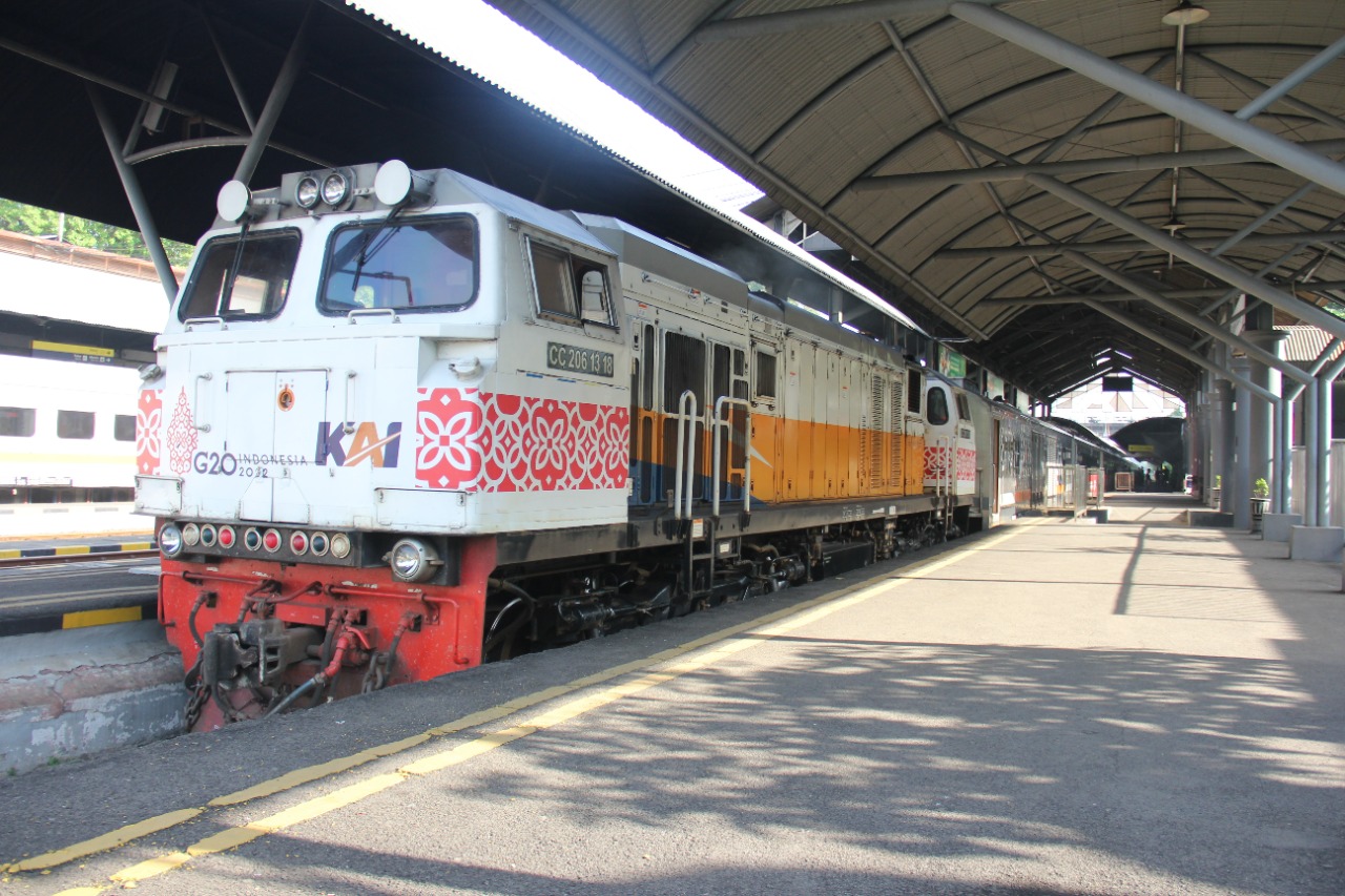 Peringati HUT ke-77 Kereta Api, Daop 8 Surabaya Percepat Perjalanan KA