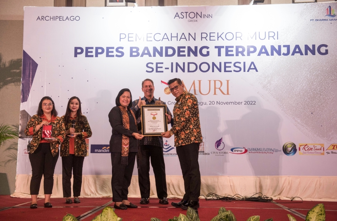 ASTON Inn Gresik Pecahkan Rekor MURI Pepes Bandeng Terpanjang se-Indonesia