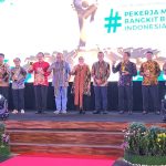 Pemprov Jatim Terima Penghargaan Indonesia Migrant Worker Award 2022