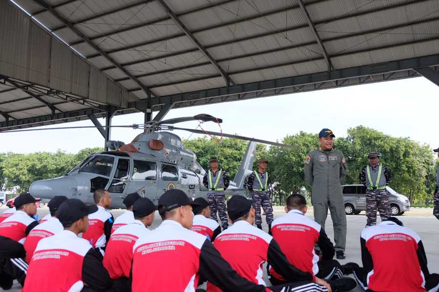 Pelajar Dilatih Disiplin hingga Diperkenalkan Helikopter dan Pesawat TNI AL di Sekolah Kebangsaan