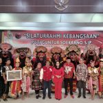 Puti Guntur Salurkan 500 Beasiswa KIP Kuliah di Jawa Timur