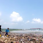 Cegah Bau, Dinas Lingkungan Hidup Surabaya Semprotkan Larutan Organik di TPA Benowo
