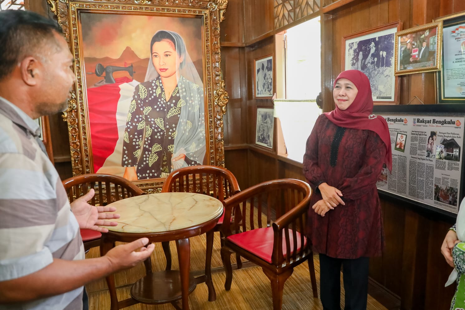Khofifah Napak Tilas ke Rumah Ibu Fatmawati dan Rumah Pengasingan Bung Karno di Bengkulu