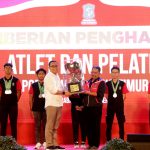 Pemkot Surabaya Berikan Penghargaan Peraih Medali Porprov Jatim 2023