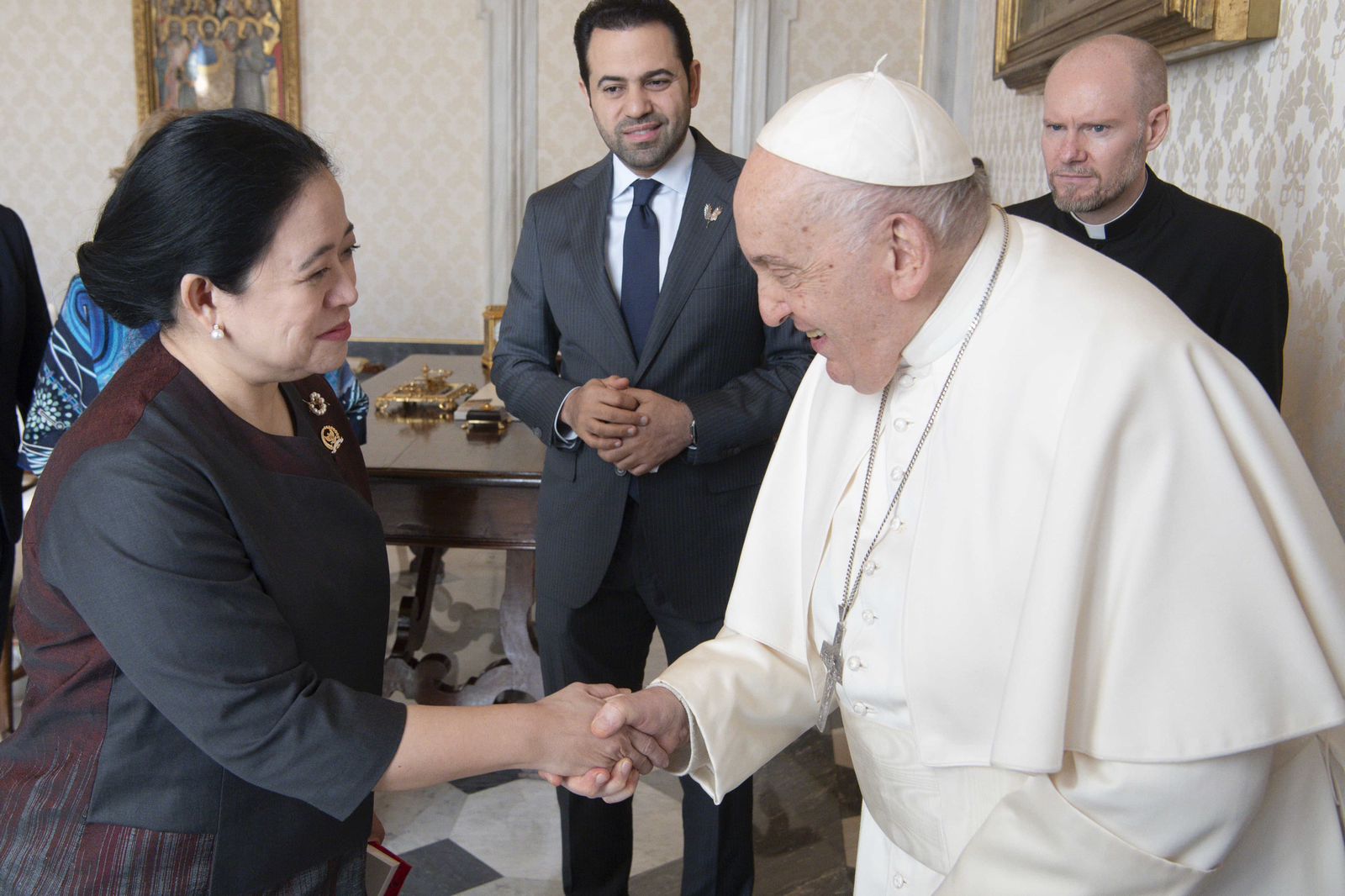 Puan dan Megawati Bertemu Paus Fransiskus di Vatikan, Bicara soal Toleransi hingga Perdamaian Dunia