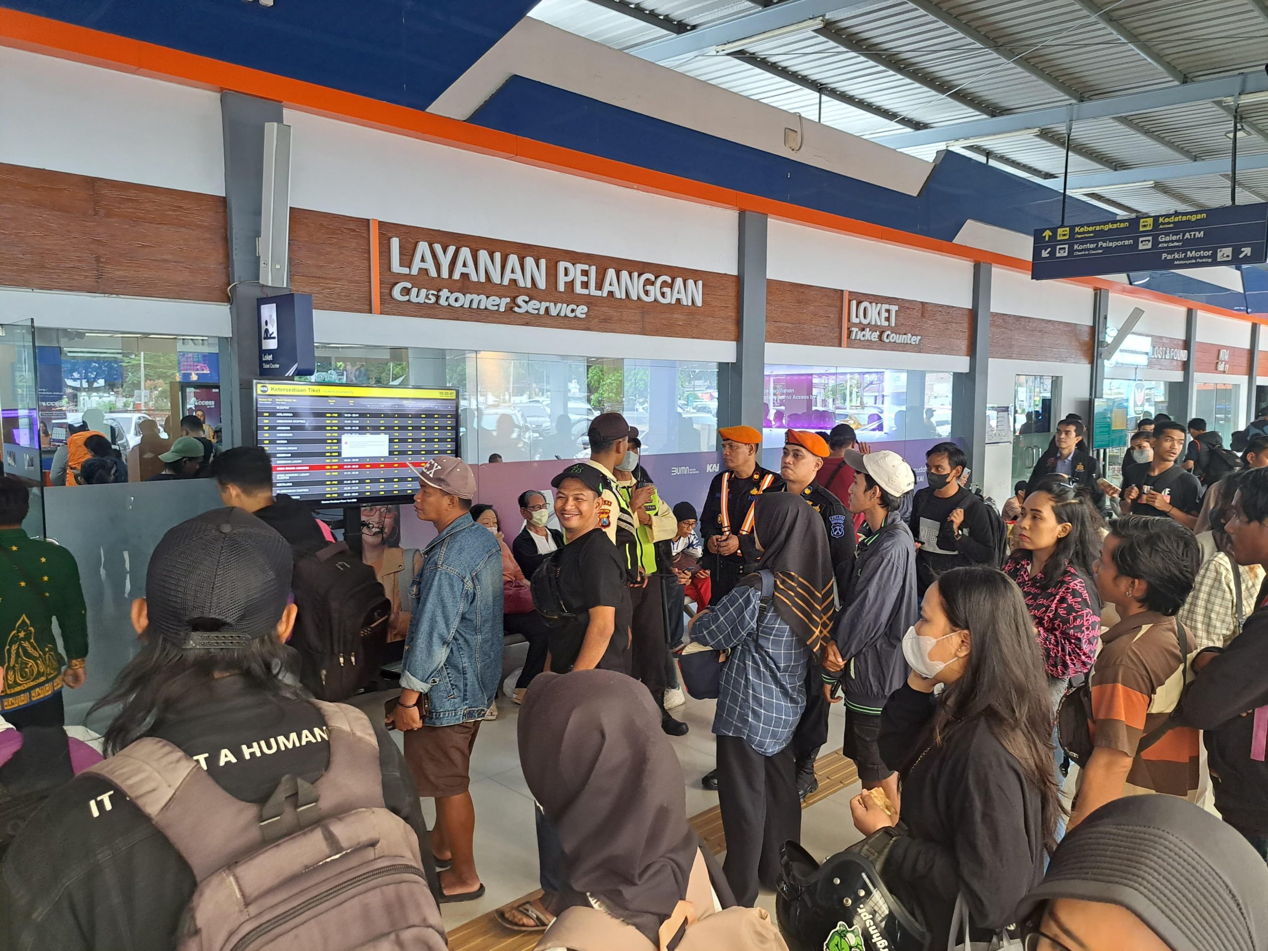 KAI Minta Maaf, Banjir di Semarang Sebabkan Perjalanan Kereta Api Terlambat