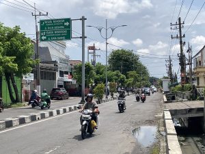 Pemkot Surabaya segera Lakukan Betonisasi Jalan Kedung Baruk – Kalirungkut Awal Mei