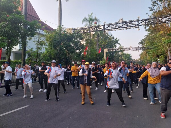 Antikorupsi, Warga dan Pelajar Bojonegoro Senam Hajar Serangan Fajar