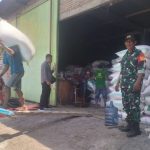 TNI Bersama Bulog Beli 10,7 Ton Gabah Petani di Mojokerto