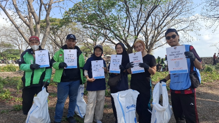 Ascott Group Kompak Bersihkan Pesisir Suramadu Ascott Group Kompak Bersihkan Pesisir Suramadu