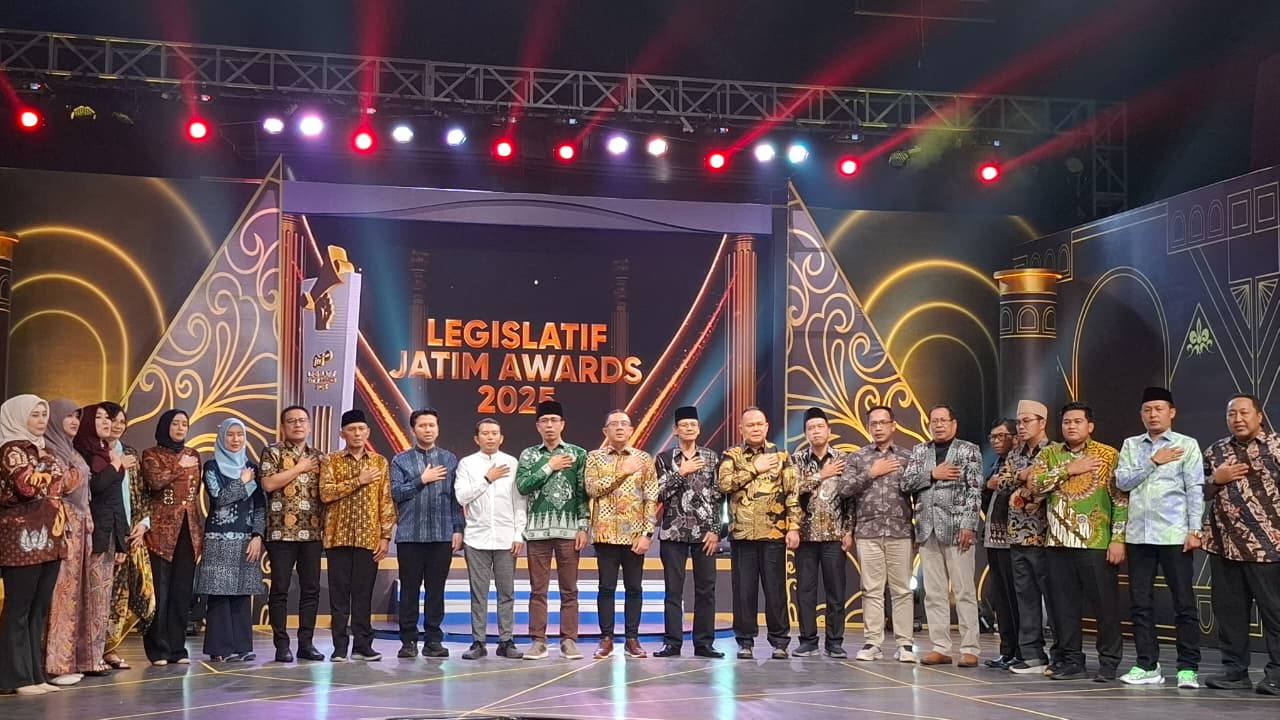 PDI Perjuangan Jatim Panen Penghargaan JTV Award Berkat Junjung Pancasila PDI Perjuangan Jatim Panen Penghargaan JTV Award Berkat Junjung Pancasila