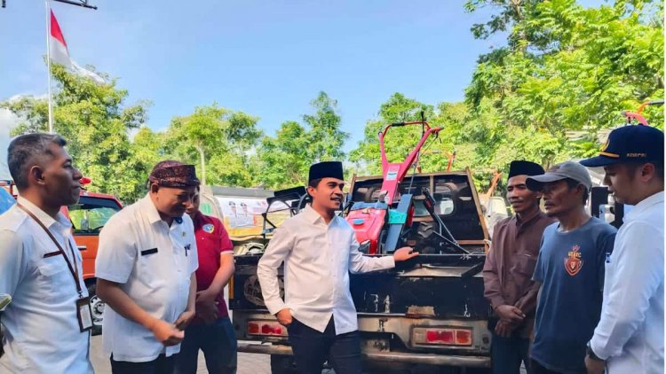 Bupati Lukman Serahkan 60 Unit Hand Traktor  bagi Kelompok Petani Bupati Lukman Serahkan 60 Unit Hand Traktor  bagi Kelompok Petani