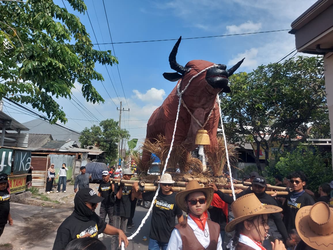 Ogoh-ogoh Naga dan Lembu Meriahkan Kirab Ancak Desa Tubanan Surabaya Ogoh-ogoh Naga dan Lembu Meriahkan Kirab Ancak Desa Tubanan Surabaya