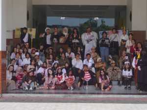 Ribuan Civitas Ubaya Kompak Berkebaya Rayakan Sumpah Pemuda Ribuan Civitas Ubaya Kompak Berkebaya Rayakan Sumpah Pemuda