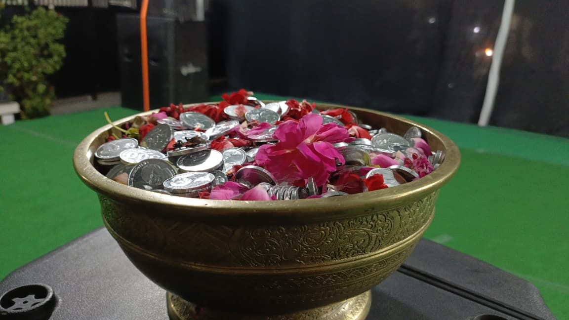 Ratusan Warga Antusias Laksanakan  Tradisi Udik-Udik di Makam Sawunggaling