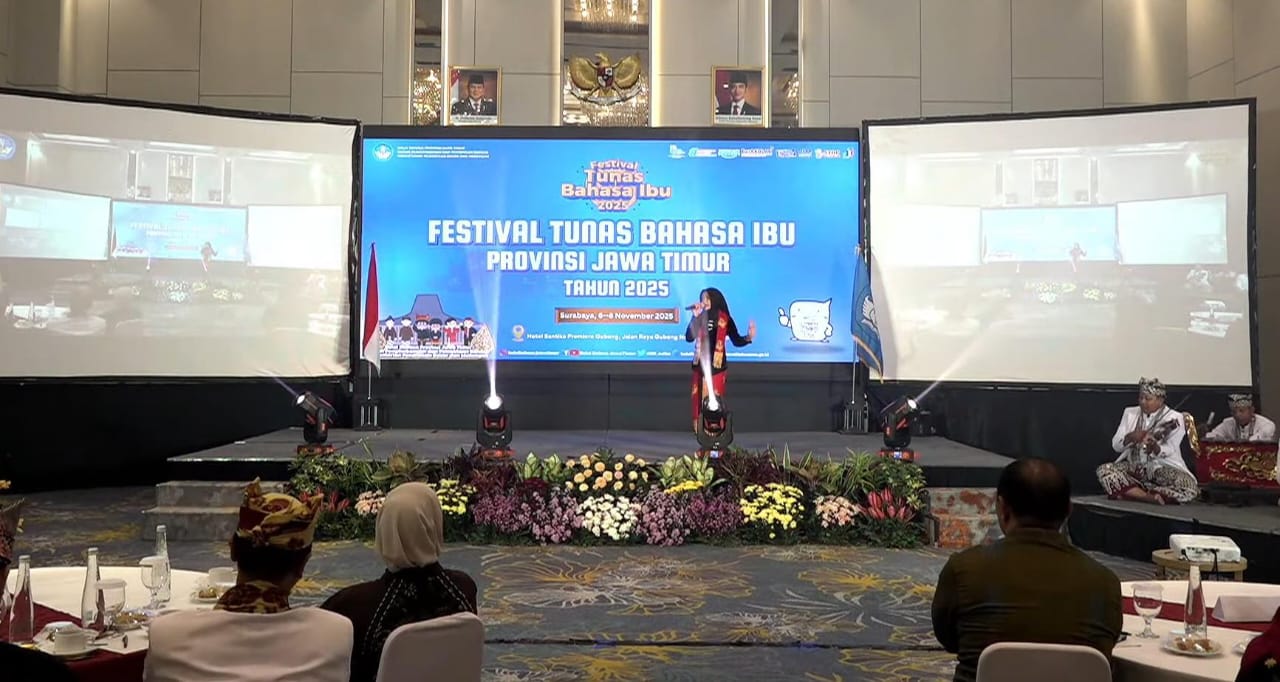 Ratusan Siswa Meriahkan FTBI Jatim 2025 Cegah Kepunahan Bahasa Daerah Ratusan Siswa Meriahkan FTBI Jatim 2025 Cegah Kepunahan Bahasa Daerah