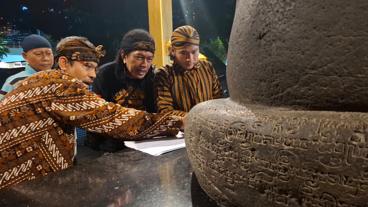 Maca Aksara Wurare, Arca Joko Dolog jadi Simbol Persatuan Maca Aksara Wurare, Arca Joko Dolog jadi Simbol Persatuan