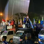 Tak Puas UMP Jatim, Hampir Dua Jam Massa Buruh Blokade Jalan Basuki Rahmat