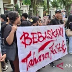 Mahasiswa Jember Minta Majelis Hakim Bebaskan 9 Demonstran