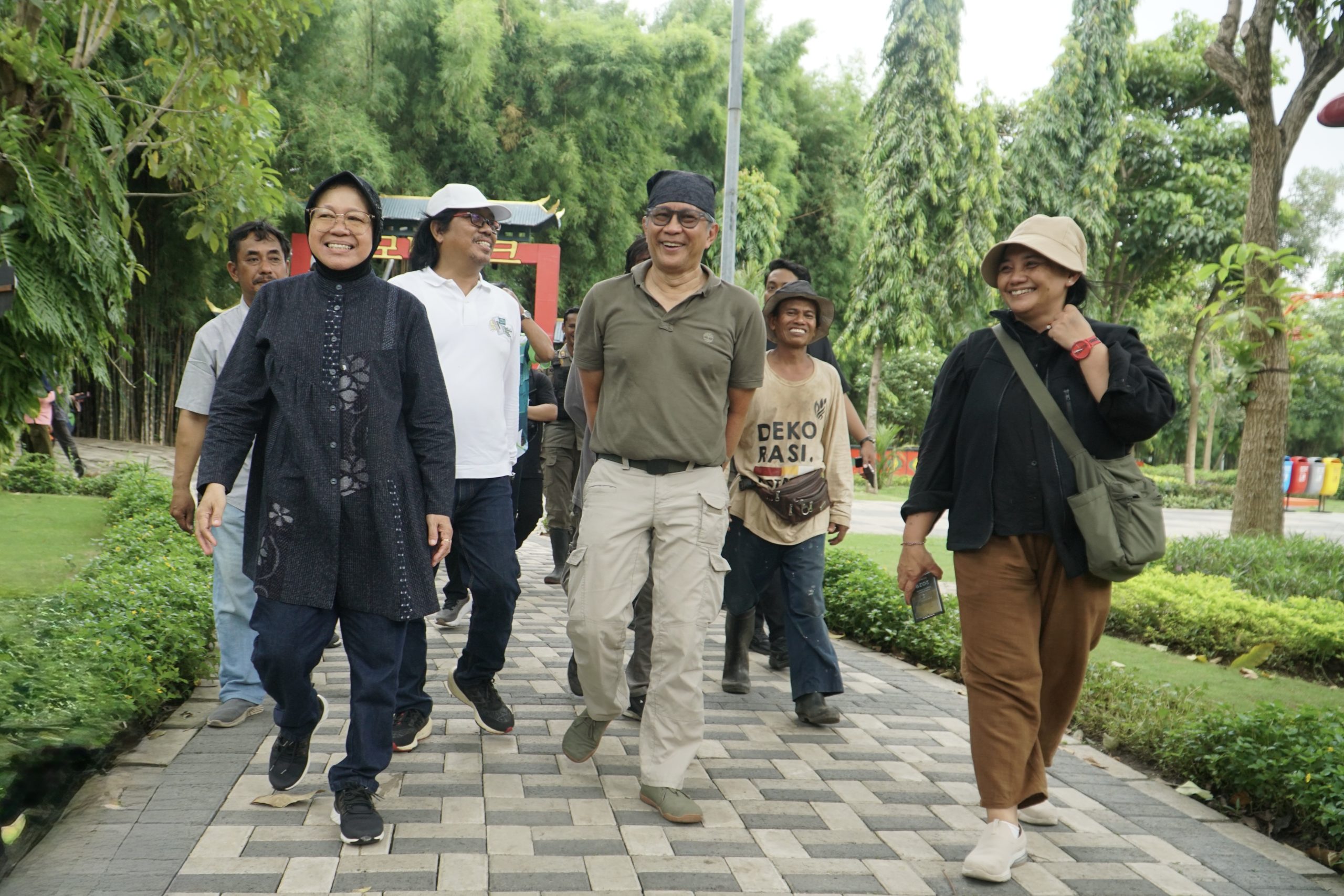 Rocky Gerung : Risma Ini Memang Penggila Taman