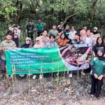 Sobat Bumi ITS Inisiasi Aksi Tanam Mangrove Pulihkan Pesisir