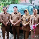 Bupati Subandi Bagikan Alat Perbaikan Jalan ke Seluruh Kecamatan