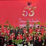 Tutup Rakernas, Megawati Bagikan Bibit Pohon dan Ransel Siaga Bencana