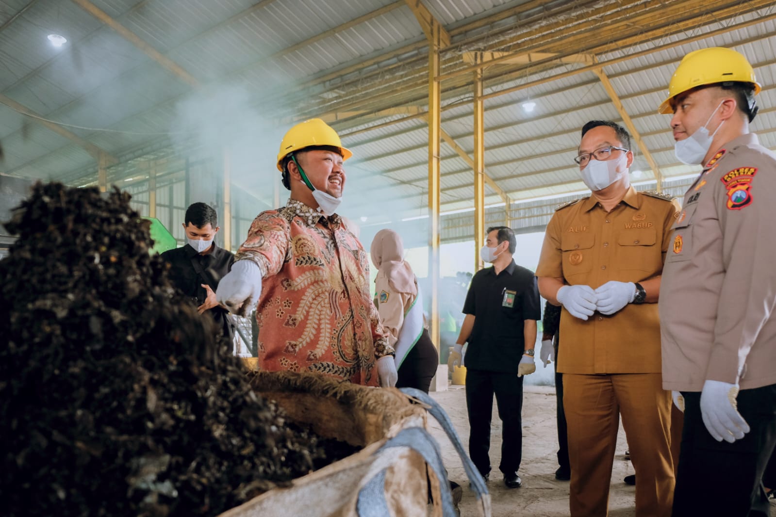 Bupati Gresik Temukan Cara Atasi Gunungan Sampah di TPA Ngipik Bupati Gresik Temukan Cara Atasi Gunungan Sampah di TPA Ngipik