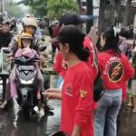 Tim BELDEX Pioneer Surabaya Bagikan Ratusan Takjil