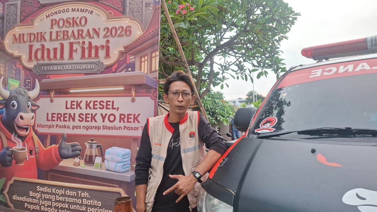 Rela Tak Takbiran, Sopir Ambulans PDIP Surabaya Siaga 24 Jam demi Pemudik
