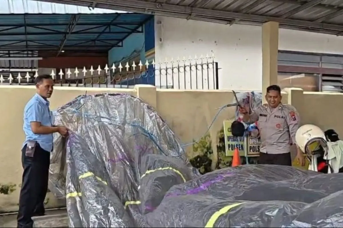 Polisi Ponorogo Amankan Balon Udara Liar Jatuh Dekat Permukiman