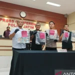 Ditangkap, Dua Warga Sidoarjo Jual Bubuk Peledak via WA Grup “Huruhara”