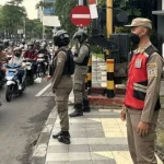 Satpol PP Surabaya Intensif Pantau Pengemis Musiman di Area Masjid dan Perempatan