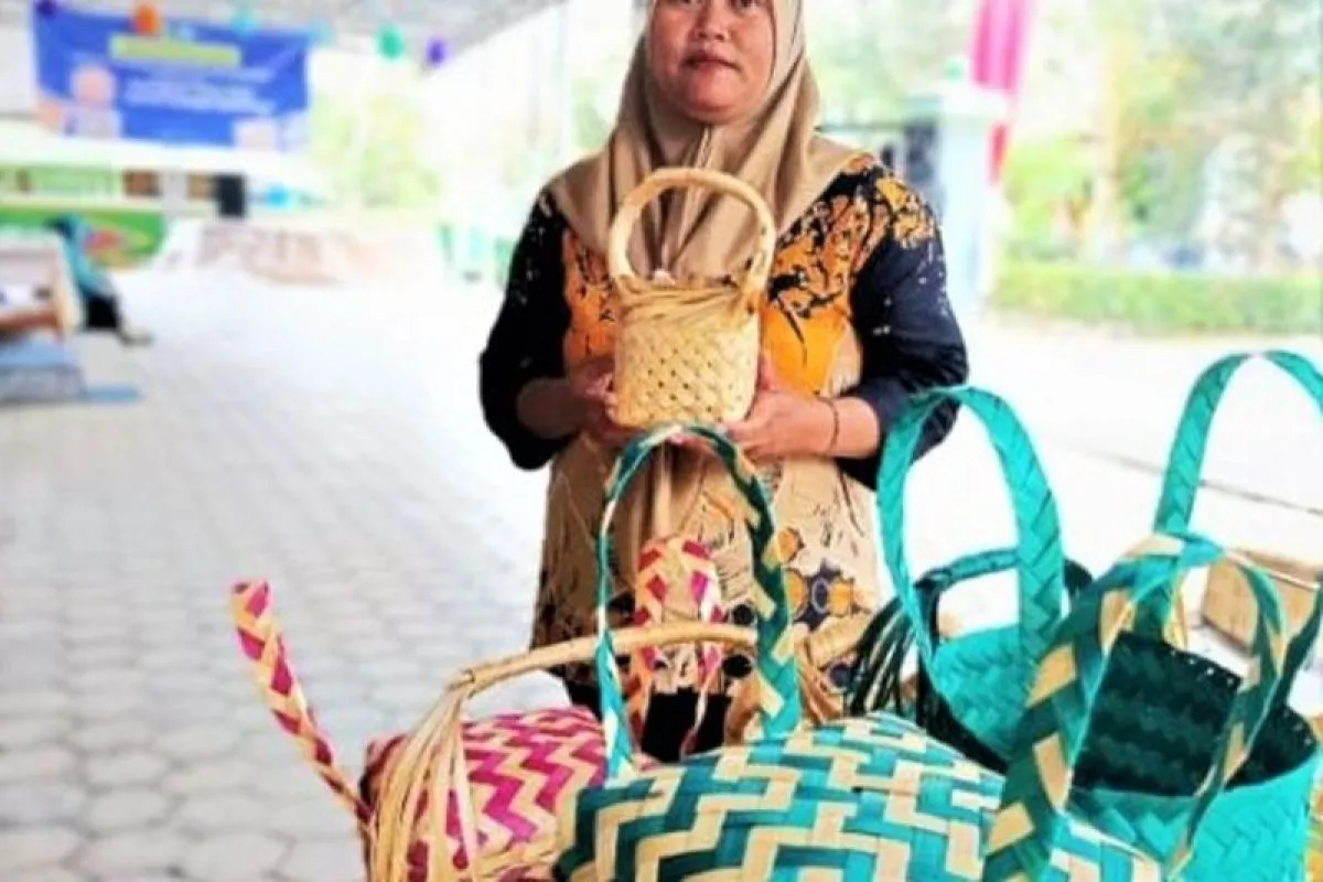 Perajin Besek Bambu Magetan Bertahan Ikuti Permintaan Pasar