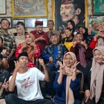 Jaga Eksistensi Ludruk, Generasi Muda Arboyo Sowan ke Maestro Cak Kartolo