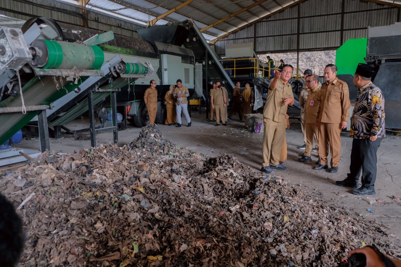 Bupati Gresik dan Lamongan Bahas Kolaborasi Kelola Sampah menjadi Energi Listrik