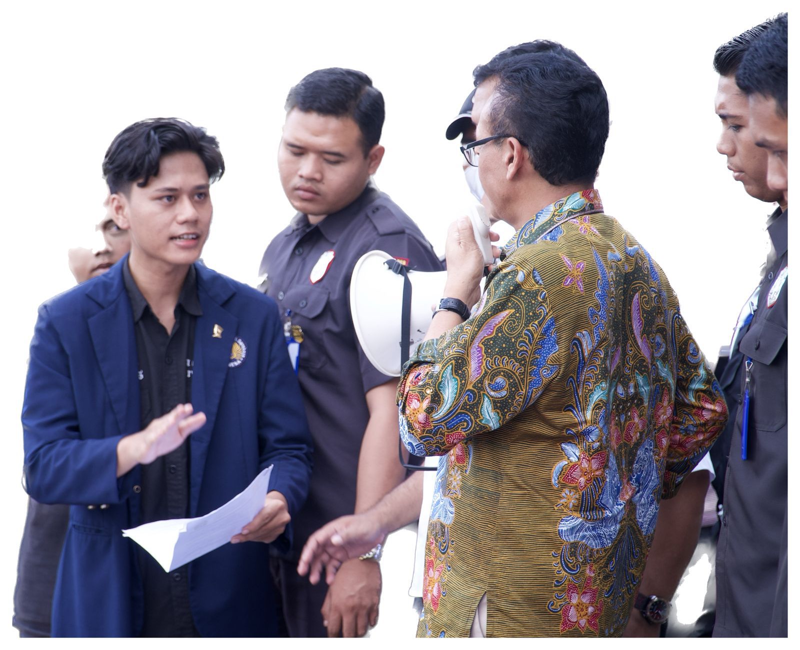 Mahasiswa Skeptis Mimpi Satu Keluarga Satu Sarjana di Tengah Badai UKT