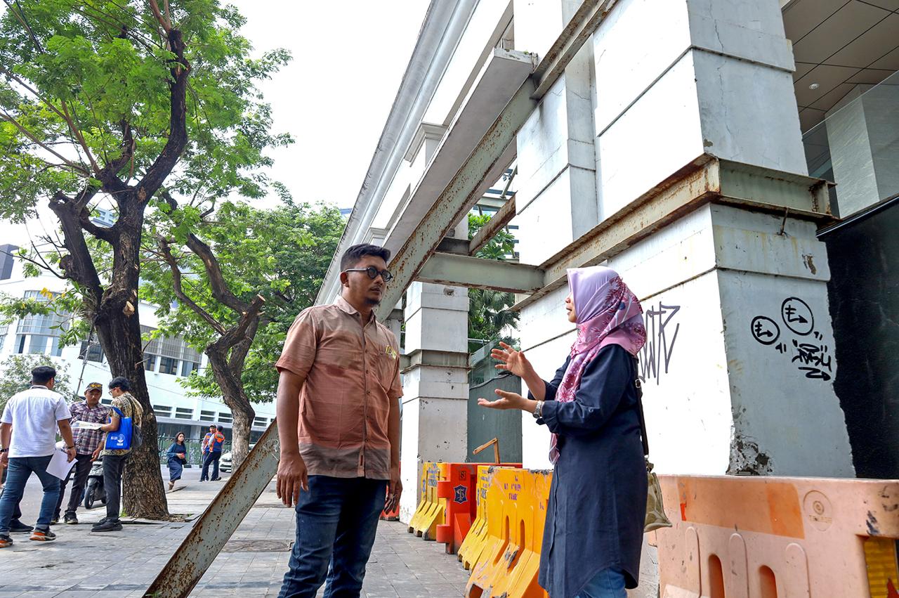 Hanya Replika, Pemkot Surabaya Robohkan Fasad Toko Nam
